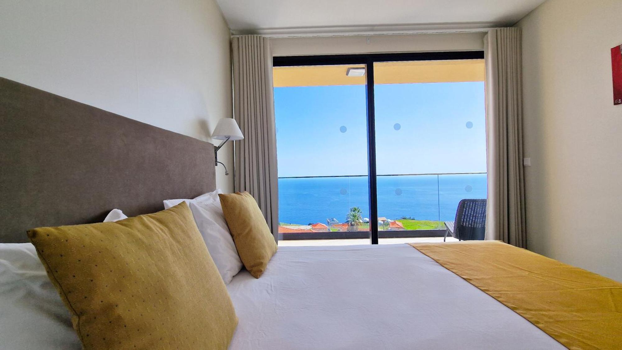 Eden Sun - A Modern Luxury Villa With A Panoramic View Prazeres Bagian luar foto